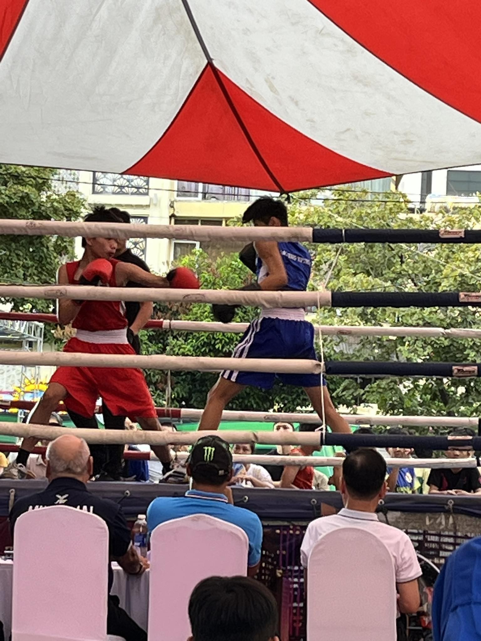 Có thể là hình ảnh về 7 người