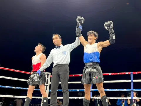 Phạm Công Minh hạ knock-out ‘Thần Sấm’ Zakhar, bảo vệ thành công đai vô địch MMA