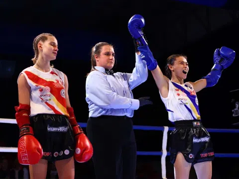 ‘Ốc tiêu’ Huỳnh Hà Hữu Hiếu bảo vệ thành công ngôi vô địch Muay thế giới 2025