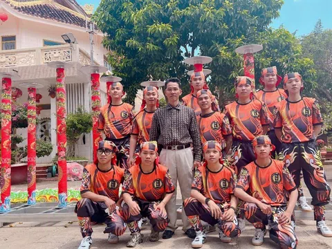 Người thầy thắp “ngọn lửa” Lân – Sư – Rồng giữa đại ngàn Tây Nguyên