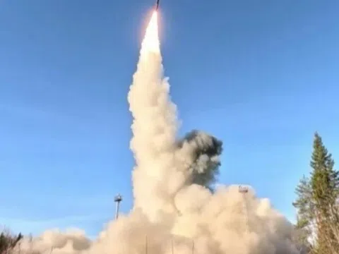 Iran sắp mua tên lửa diệt hạm siêu thanh Trung Quốc