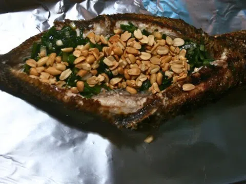 Xuyên đêm nướng nghìn con cá lóc, kịp giờ đẹp cúng vía Thần Tài