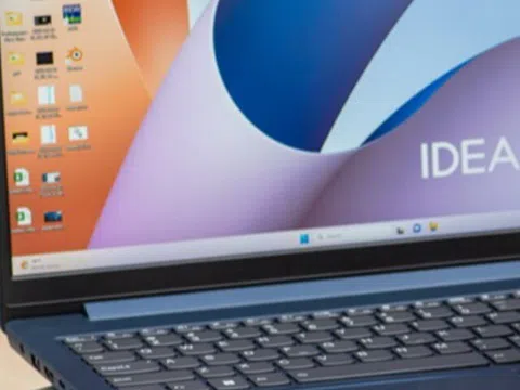 Ukraine tấn công máy bay, tàu chiến Nga ở Crimea