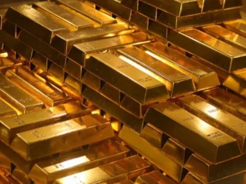 Xếp hàng từ 3 giờ sáng mua vàng Thần Tài, nhiều người lãi đậm sau một năm