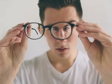 Dấu hiệu chứng tỏ bạn có nguy cơ cận thị