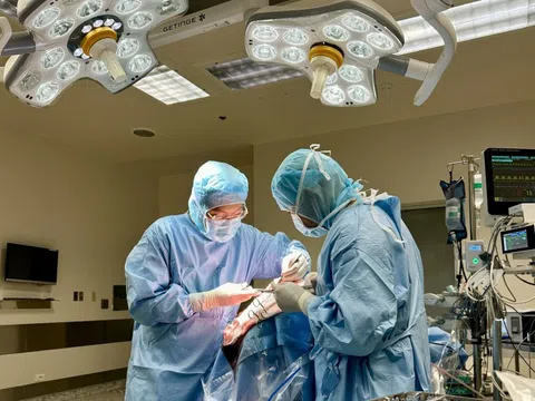 Người đàn ông hồi tỉnh kỳ diệu sau 80 ngày sống thực vật