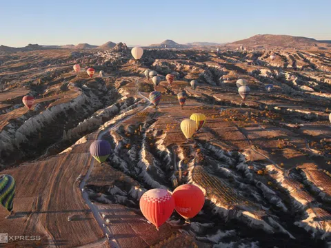 Gần 10 triệu đồng bay khinh khí cầu ở 'xứ sở thần tiên'