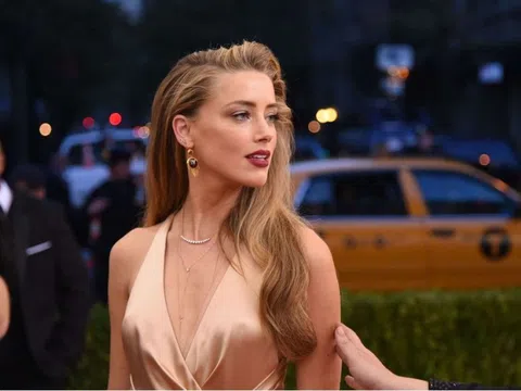 Amber Heard ủng hộ vụ kiện của Blake Lively