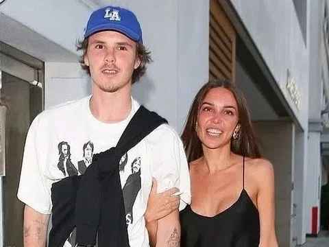 Con trai Beckham giới thiệu bạn gái hơn 9 tuổi